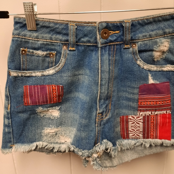 Bullhead Denim Cut Off Patchwork Shorts Size 3 - Picture 3 of 7